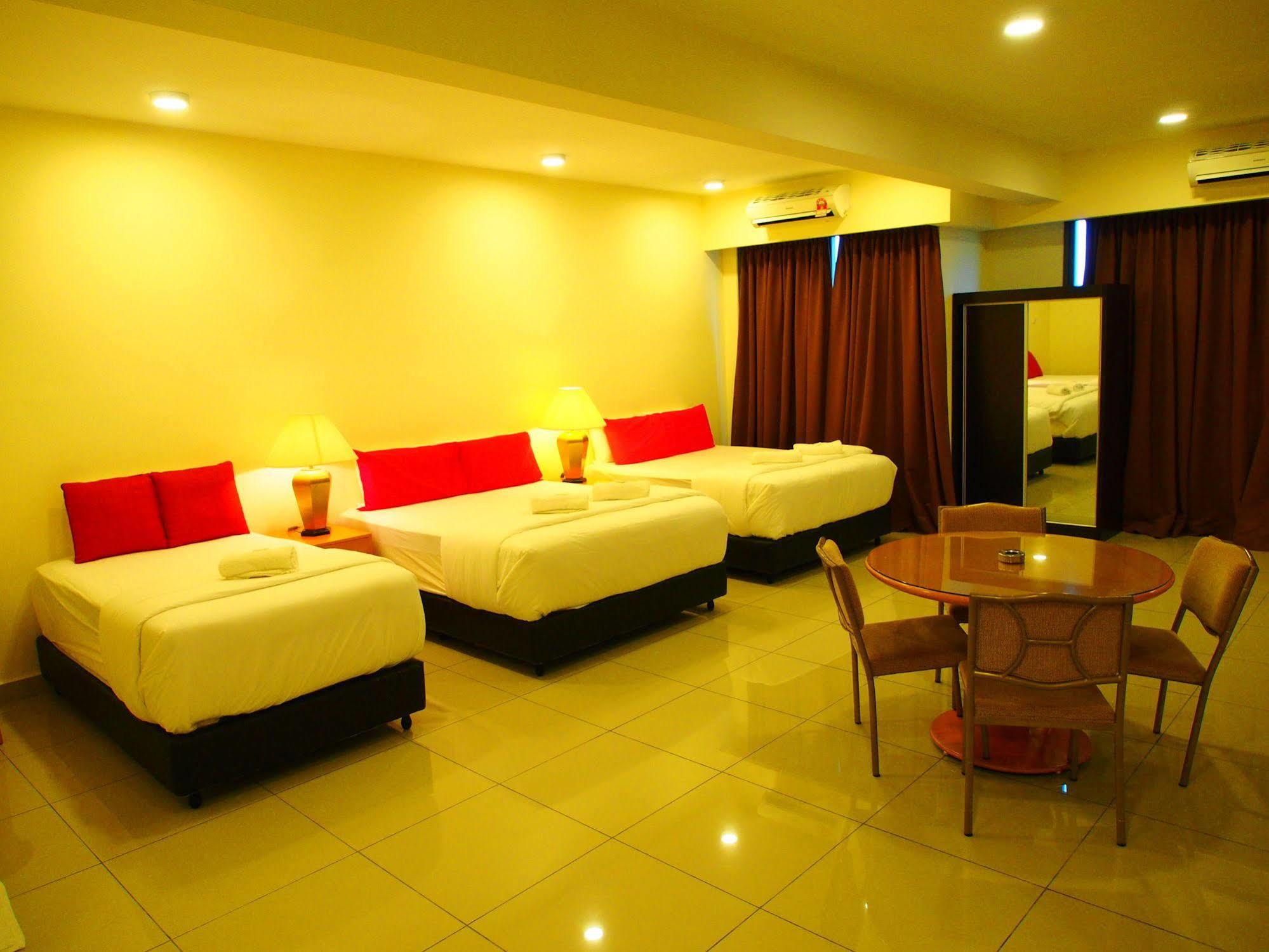 Premier Times International Hotel Seri Kembangan Exteriör bild