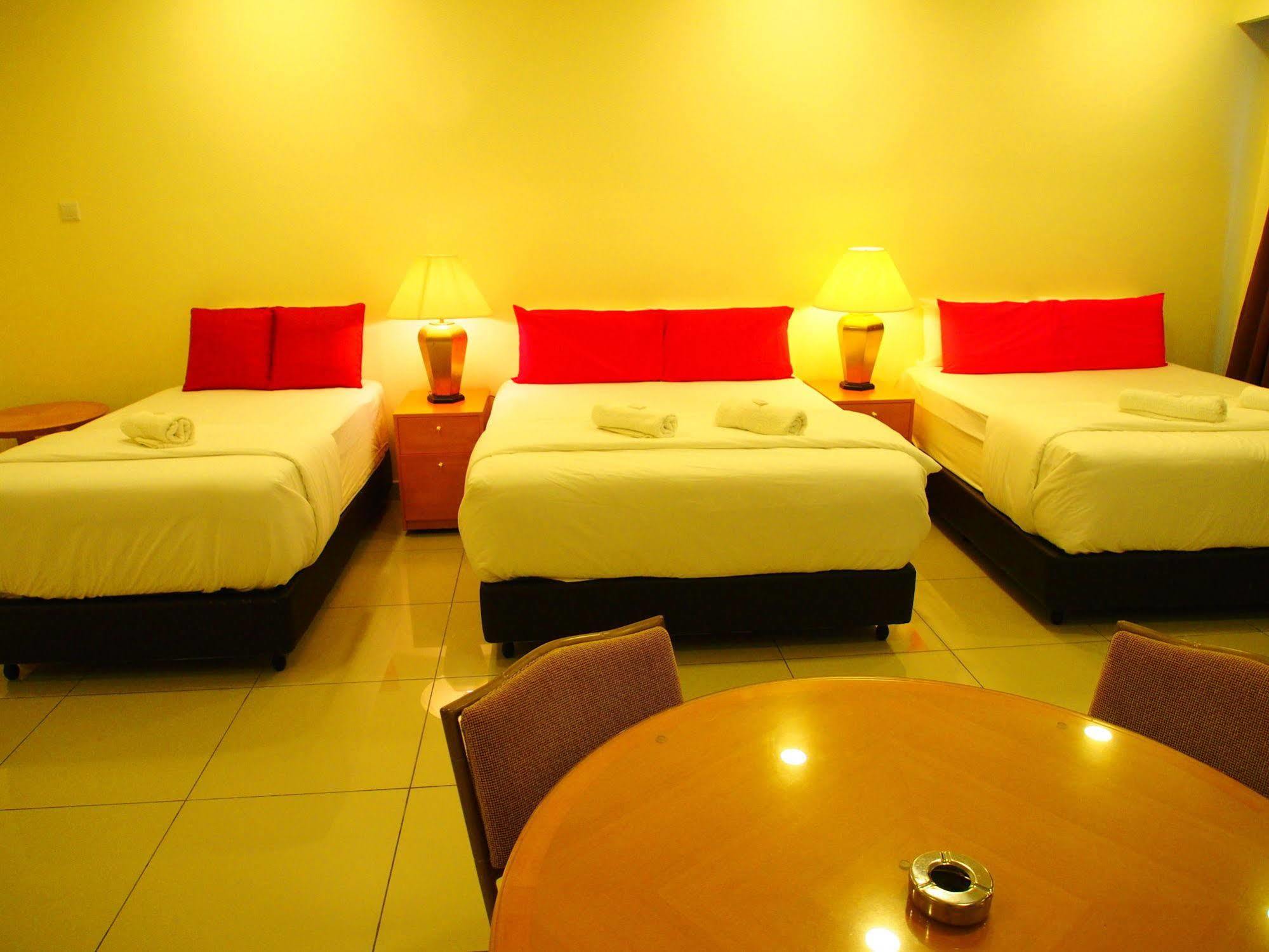 Premier Times International Hotel Seri Kembangan Exteriör bild
