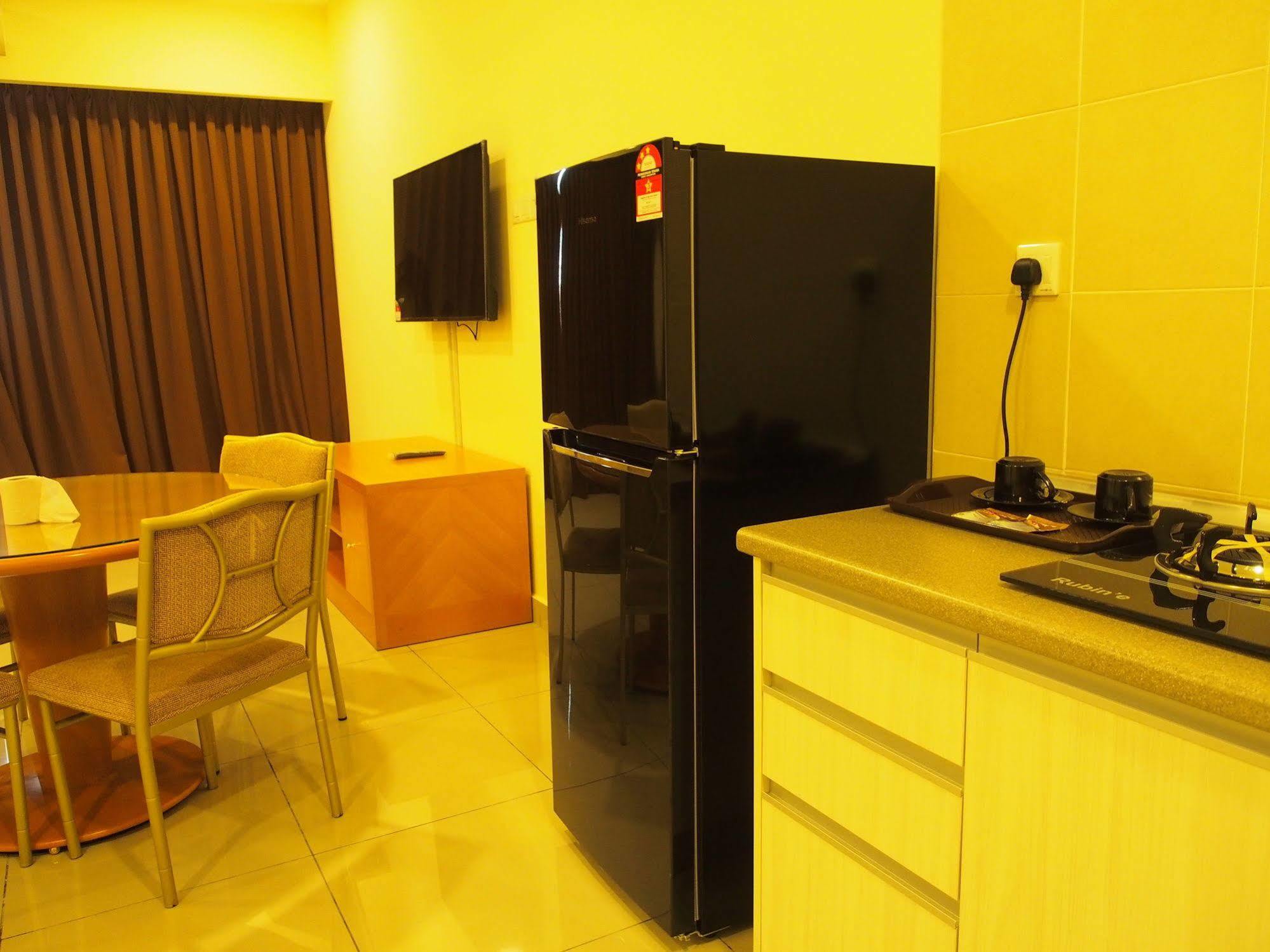 Premier Times International Hotel Seri Kembangan Exteriör bild