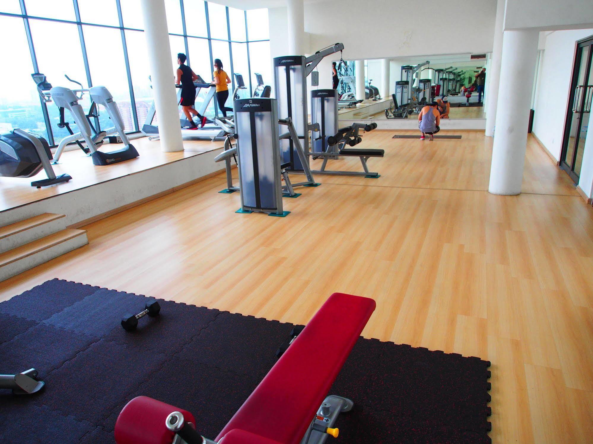 Premier Times International Hotel Seri Kembangan Exteriör bild