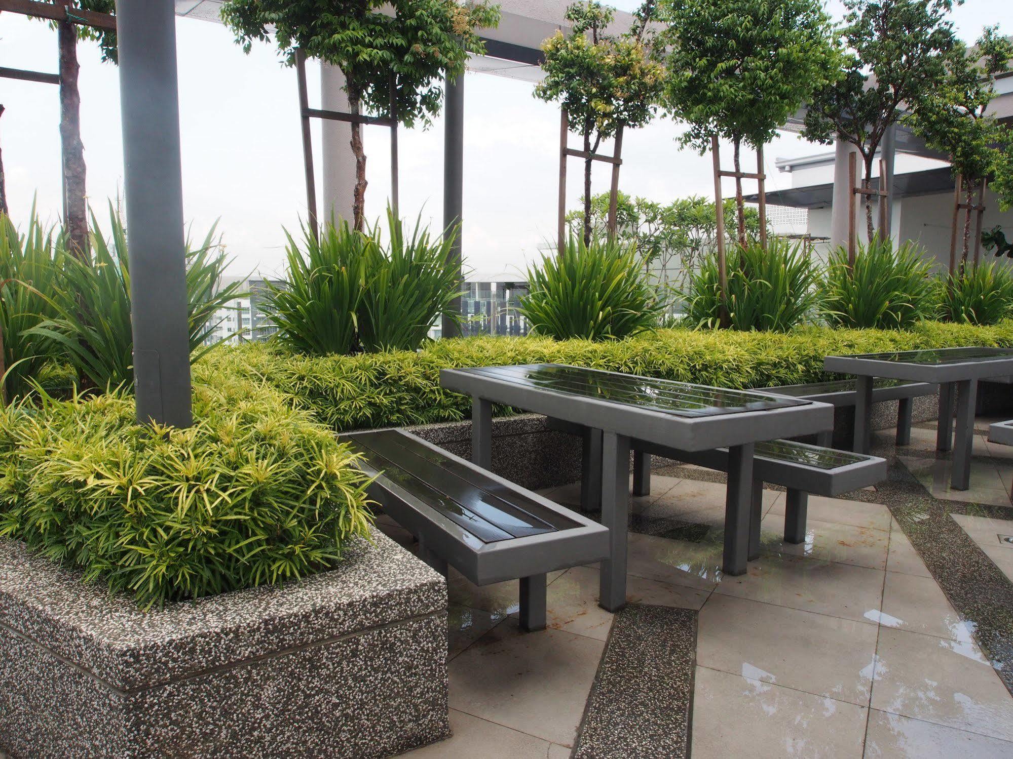 Premier Times International Hotel Seri Kembangan Exteriör bild