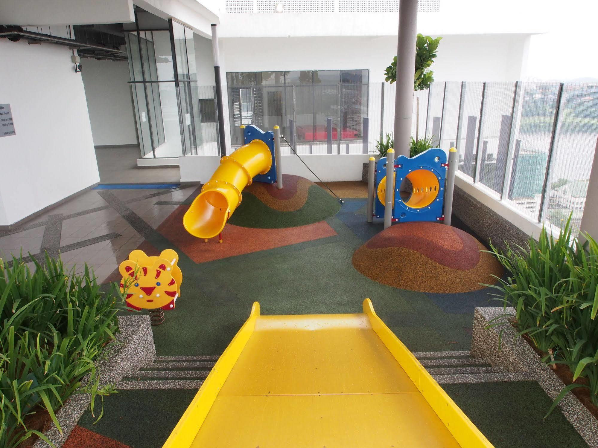 Premier Times International Hotel Seri Kembangan Exteriör bild
